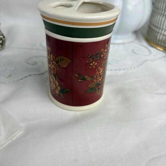 Springmaid Toothbrush Holder Rosemond Burgundy Cottage Roses Tooth Brush Holder - Picture 3 of 7
